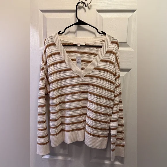 LOFT NWT V-Neck Knit Sweater - Picture 1 of 3
